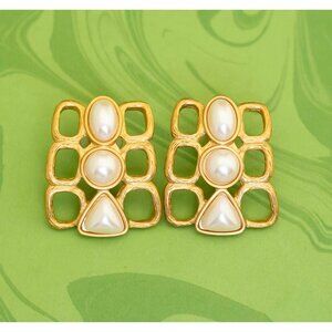 Vintage Geometric Pearls Gold Tone Stud Earrings by Avon - W9